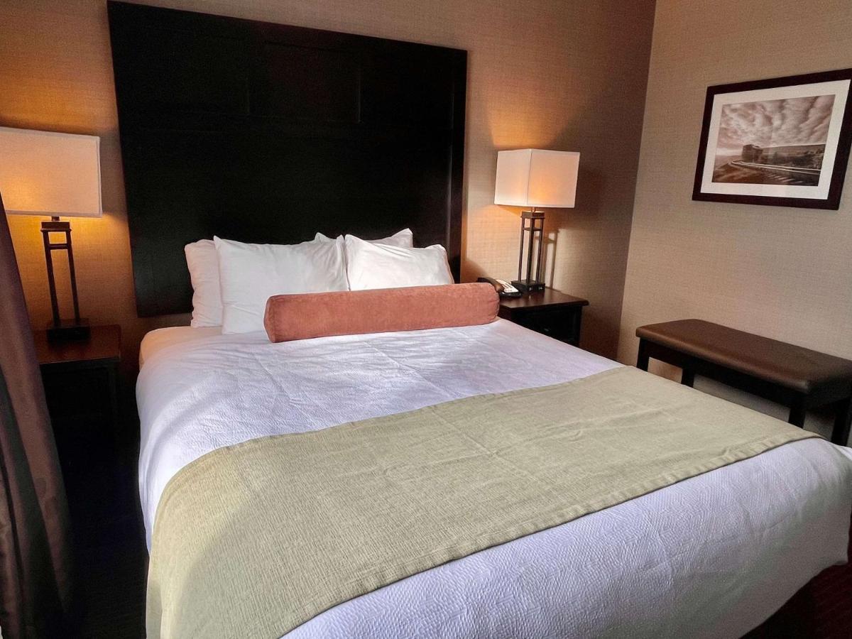 Best Western Plus Okotoks Inn & Suites Экстерьер фото