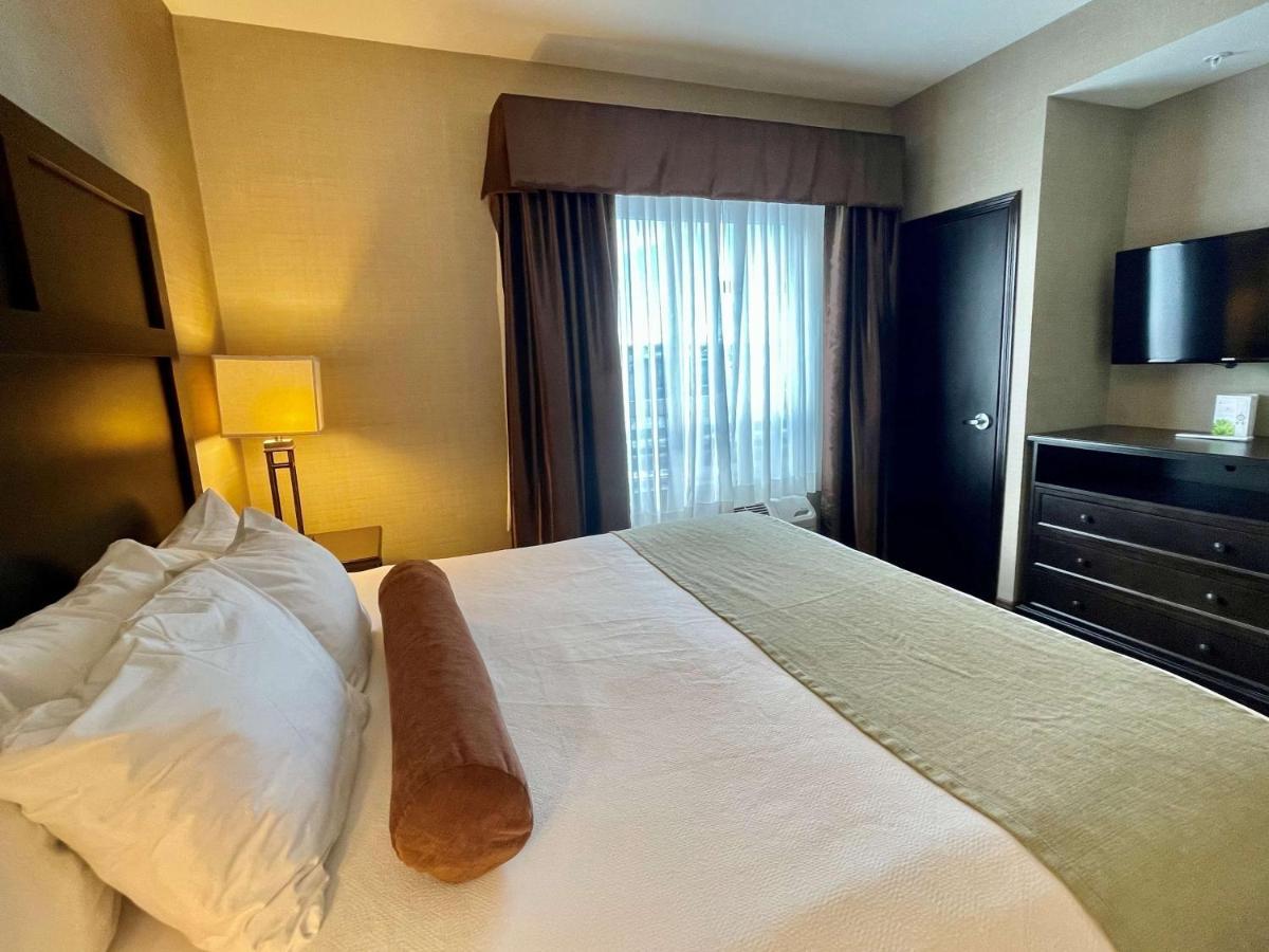 Best Western Plus Okotoks Inn & Suites Экстерьер фото