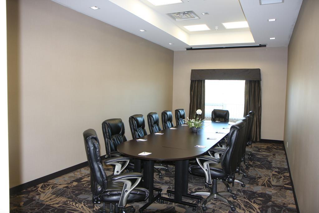 Best Western Plus Okotoks Inn & Suites Экстерьер фото