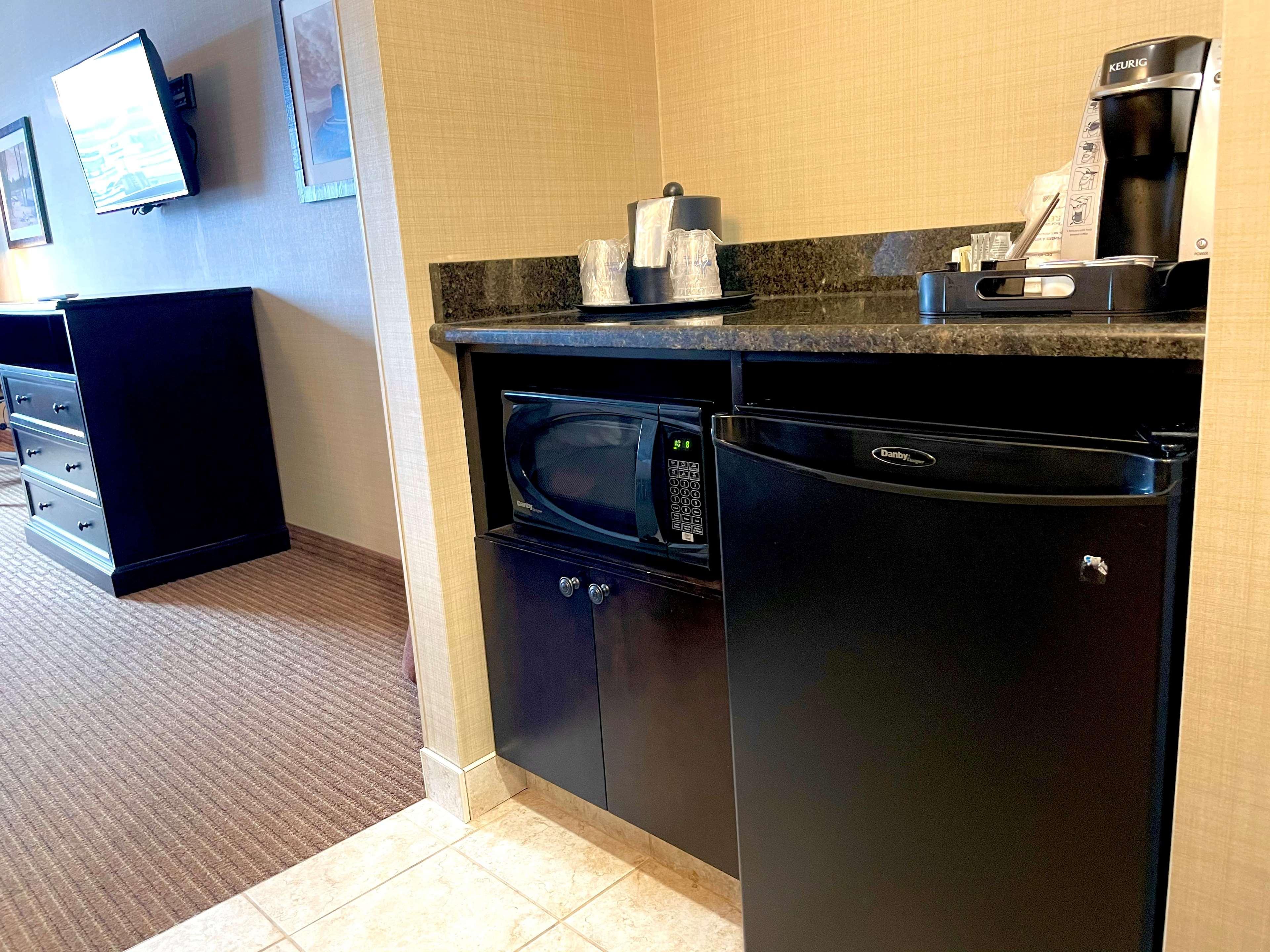 Best Western Plus Okotoks Inn & Suites Экстерьер фото