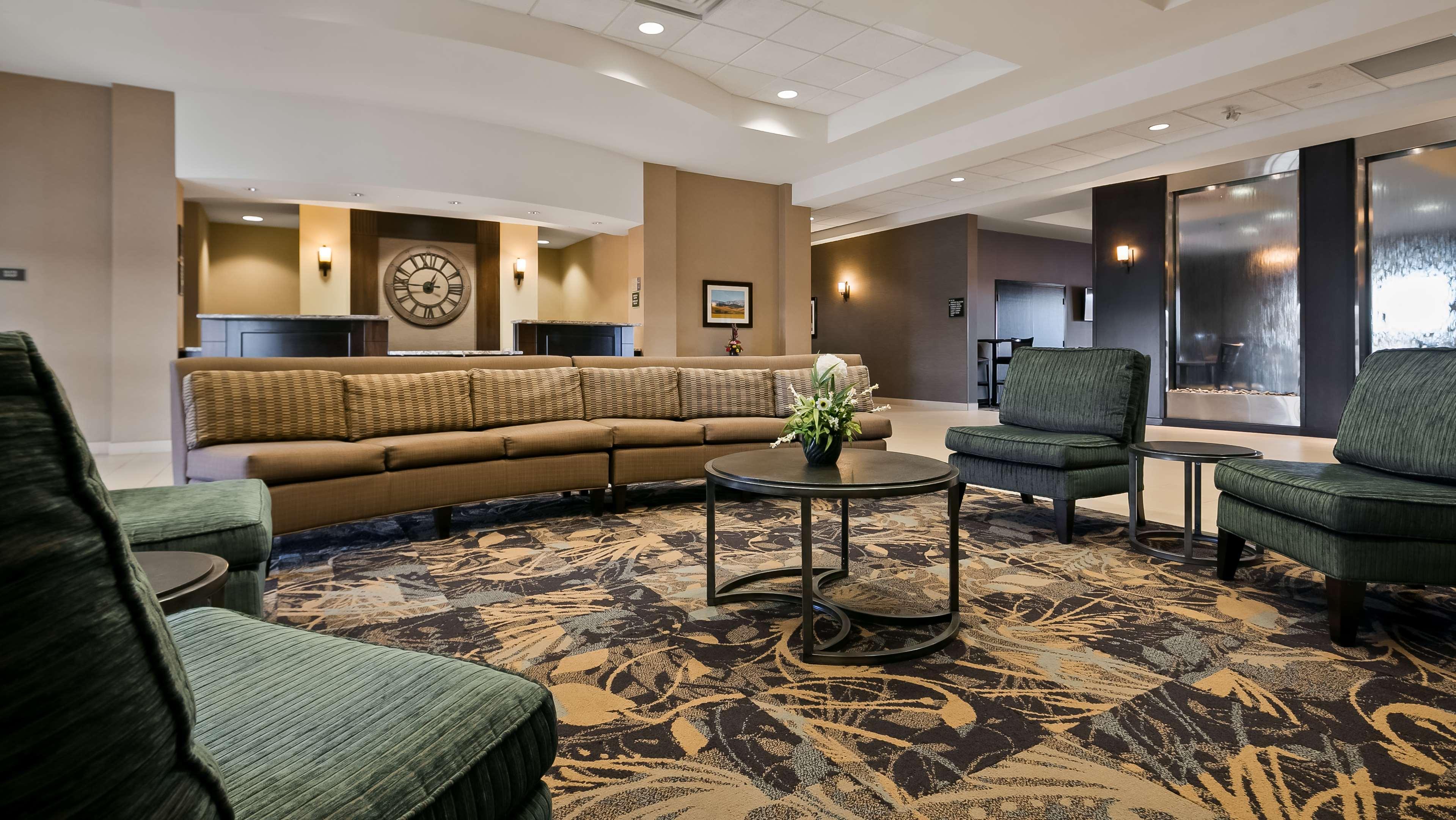 Best Western Plus Okotoks Inn & Suites Экстерьер фото