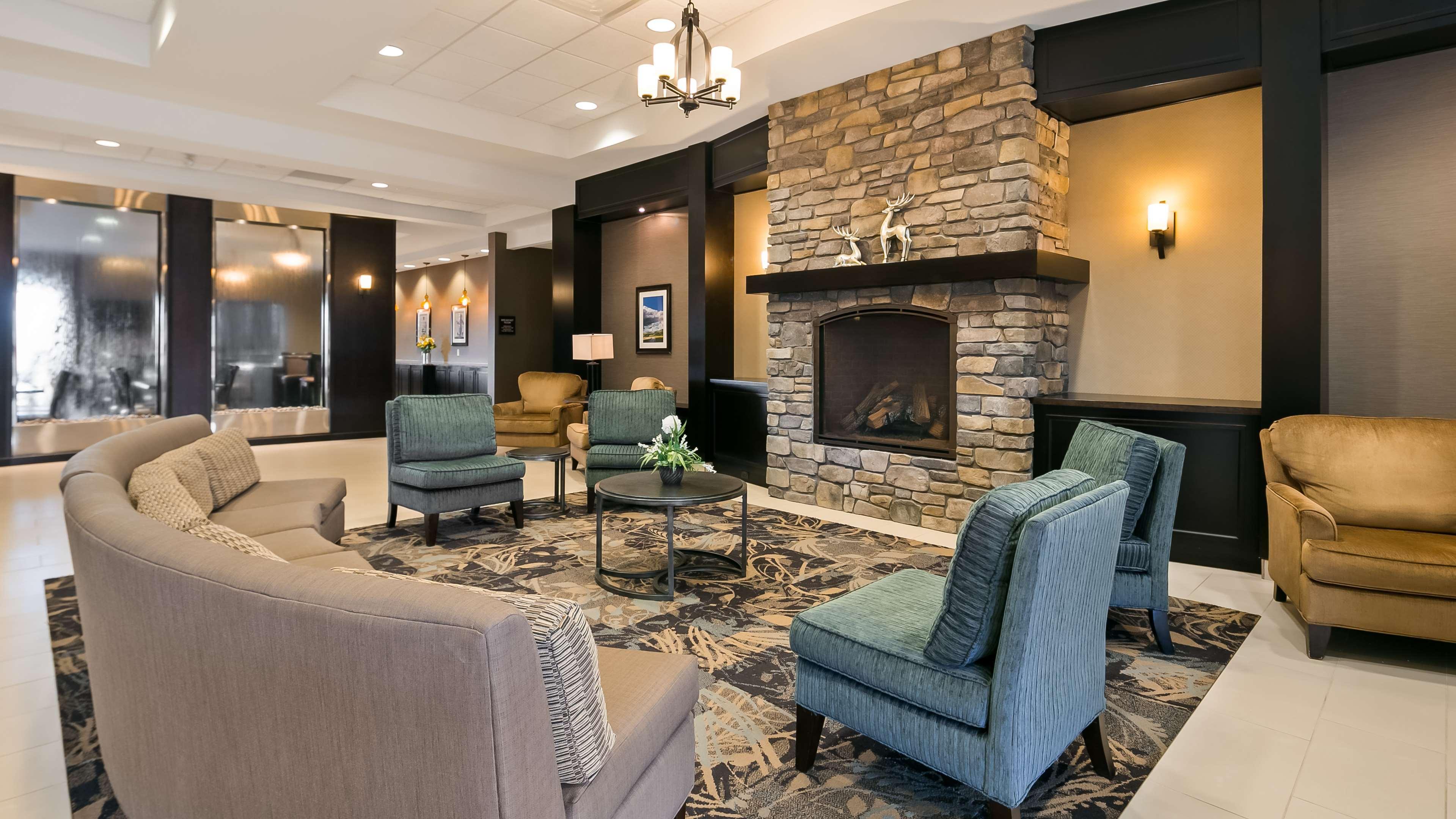 Best Western Plus Okotoks Inn & Suites Экстерьер фото