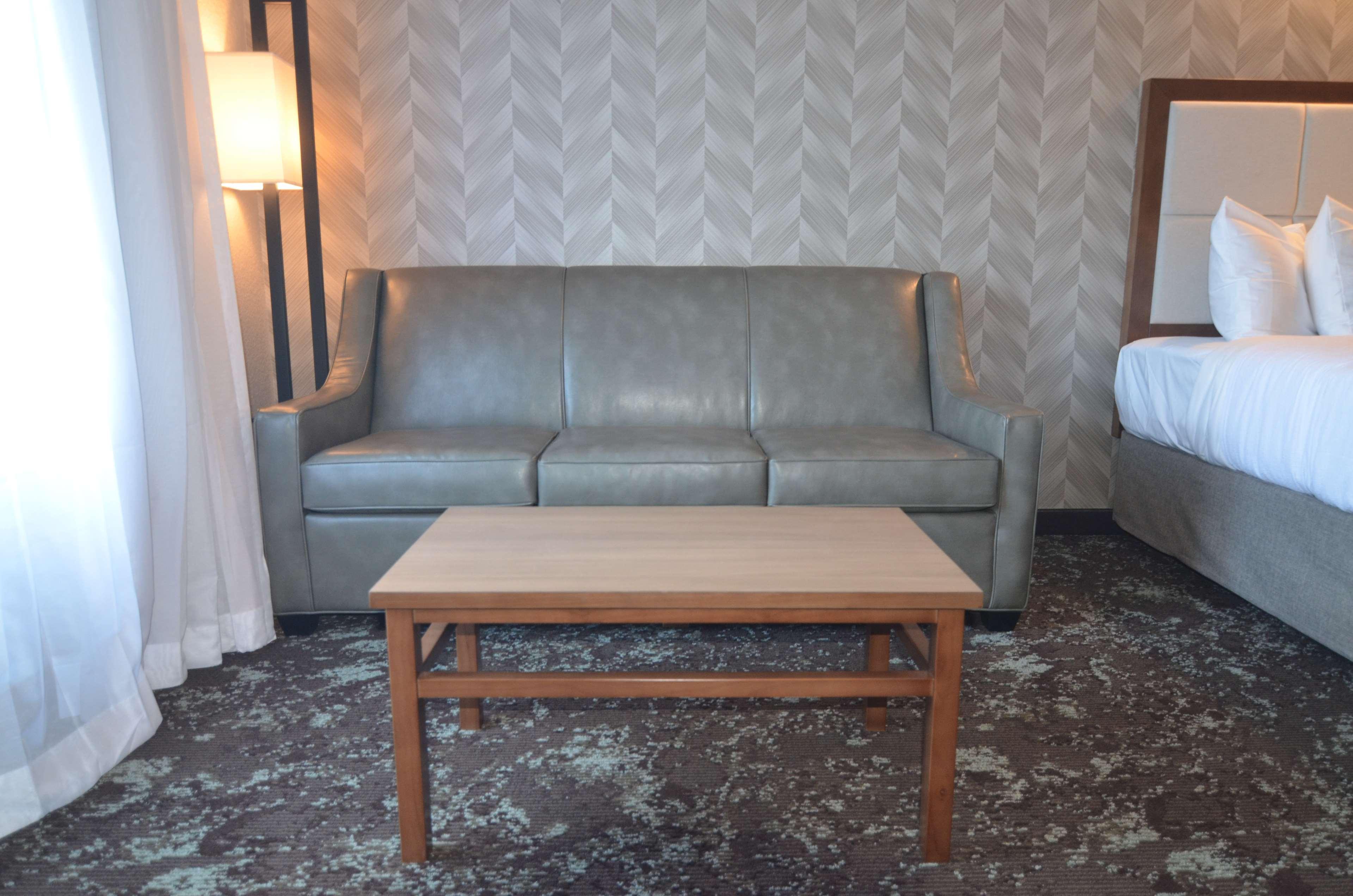 Best Western Plus Okotoks Inn & Suites Экстерьер фото