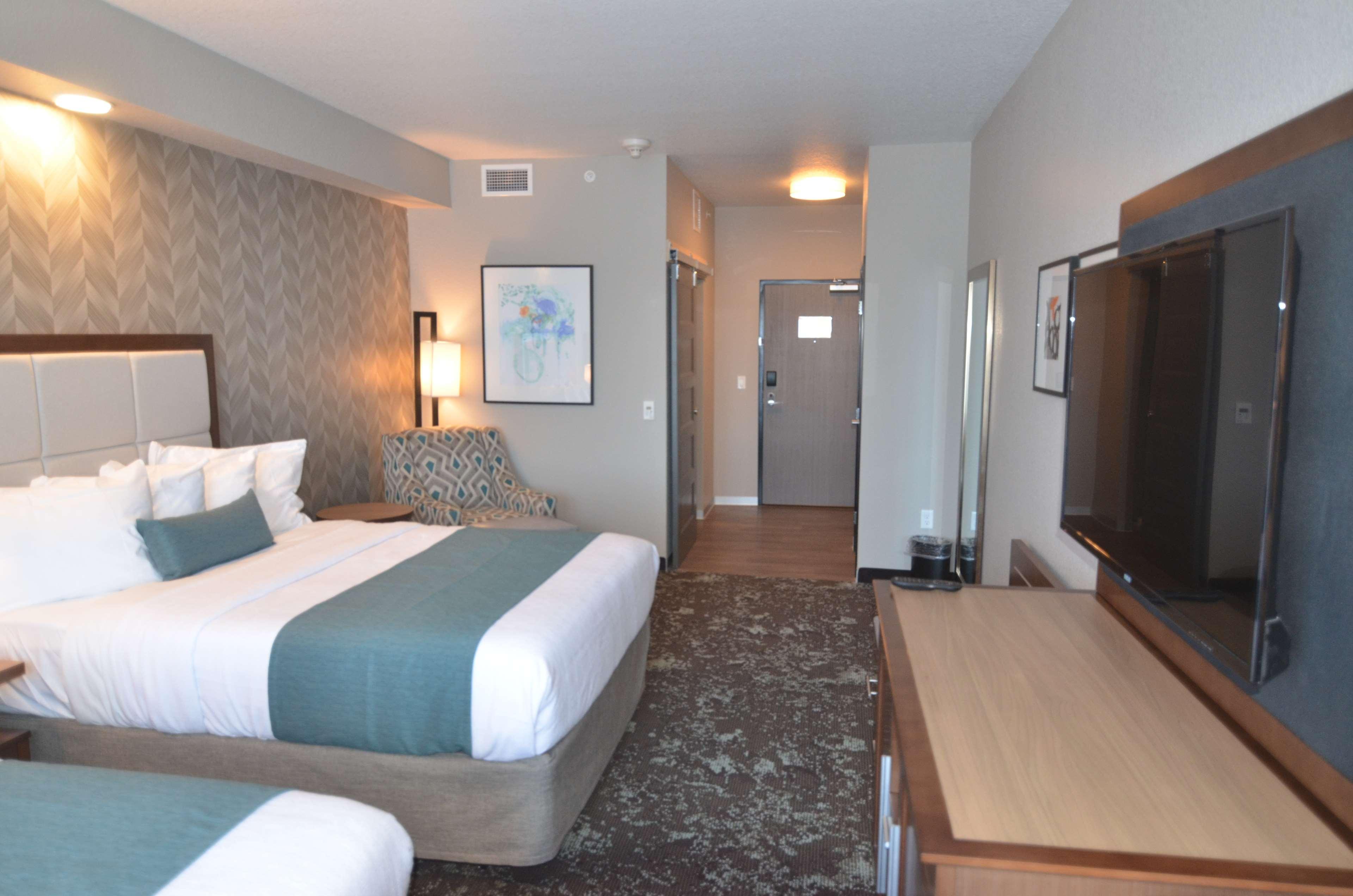Best Western Plus Okotoks Inn & Suites Экстерьер фото