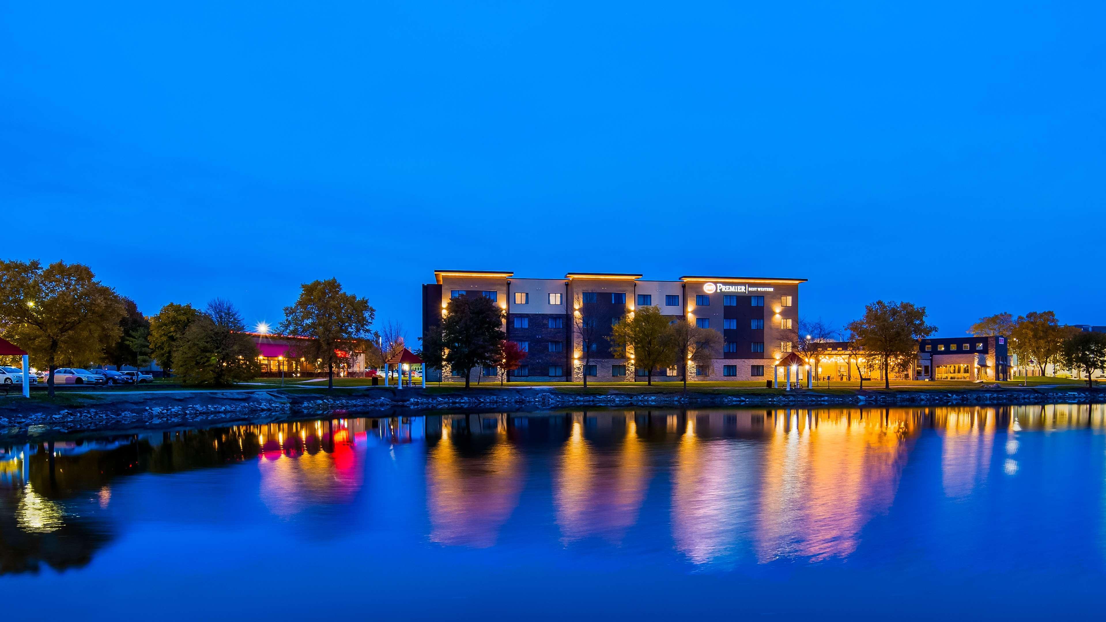 Best Western Plus Okotoks Inn & Suites Экстерьер фото
