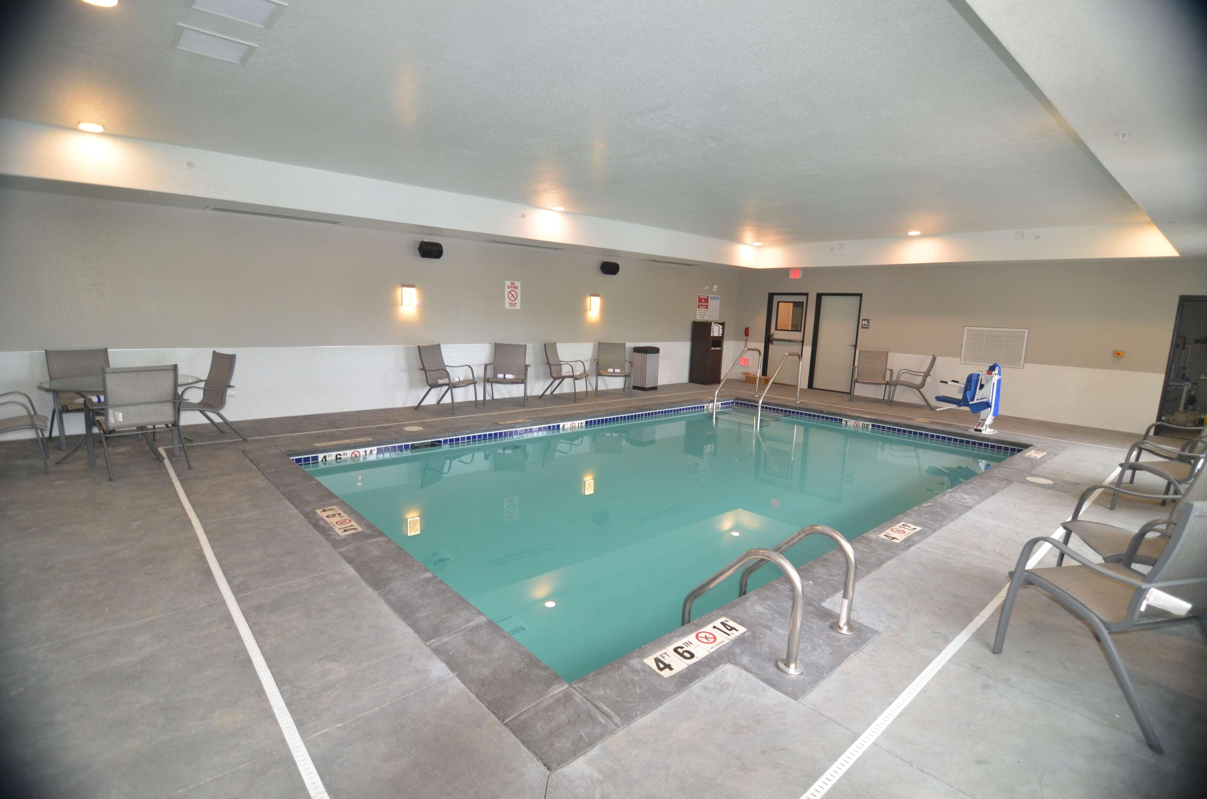 Best Western Plus Okotoks Inn & Suites Экстерьер фото