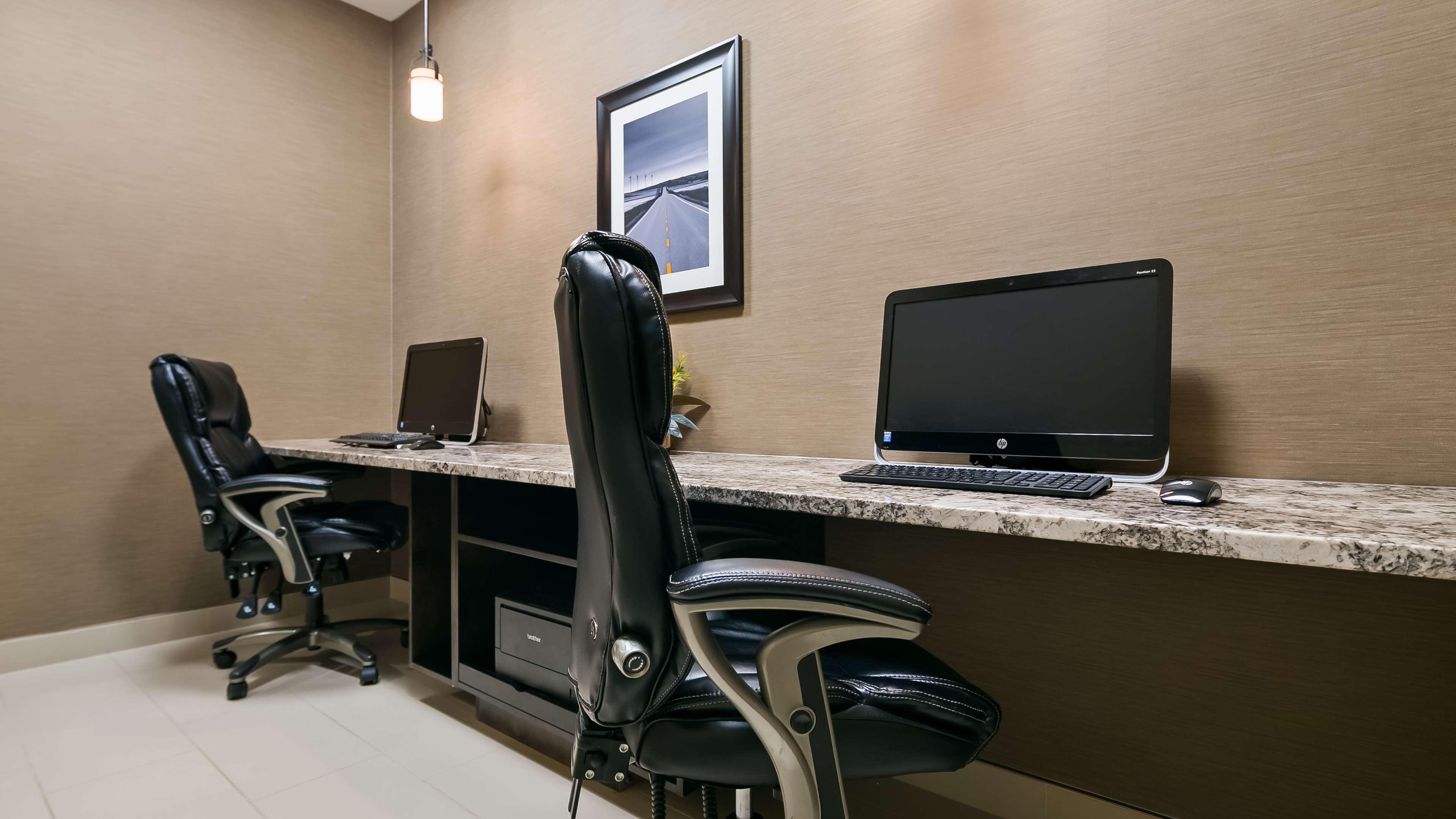Best Western Plus Okotoks Inn & Suites Экстерьер фото
