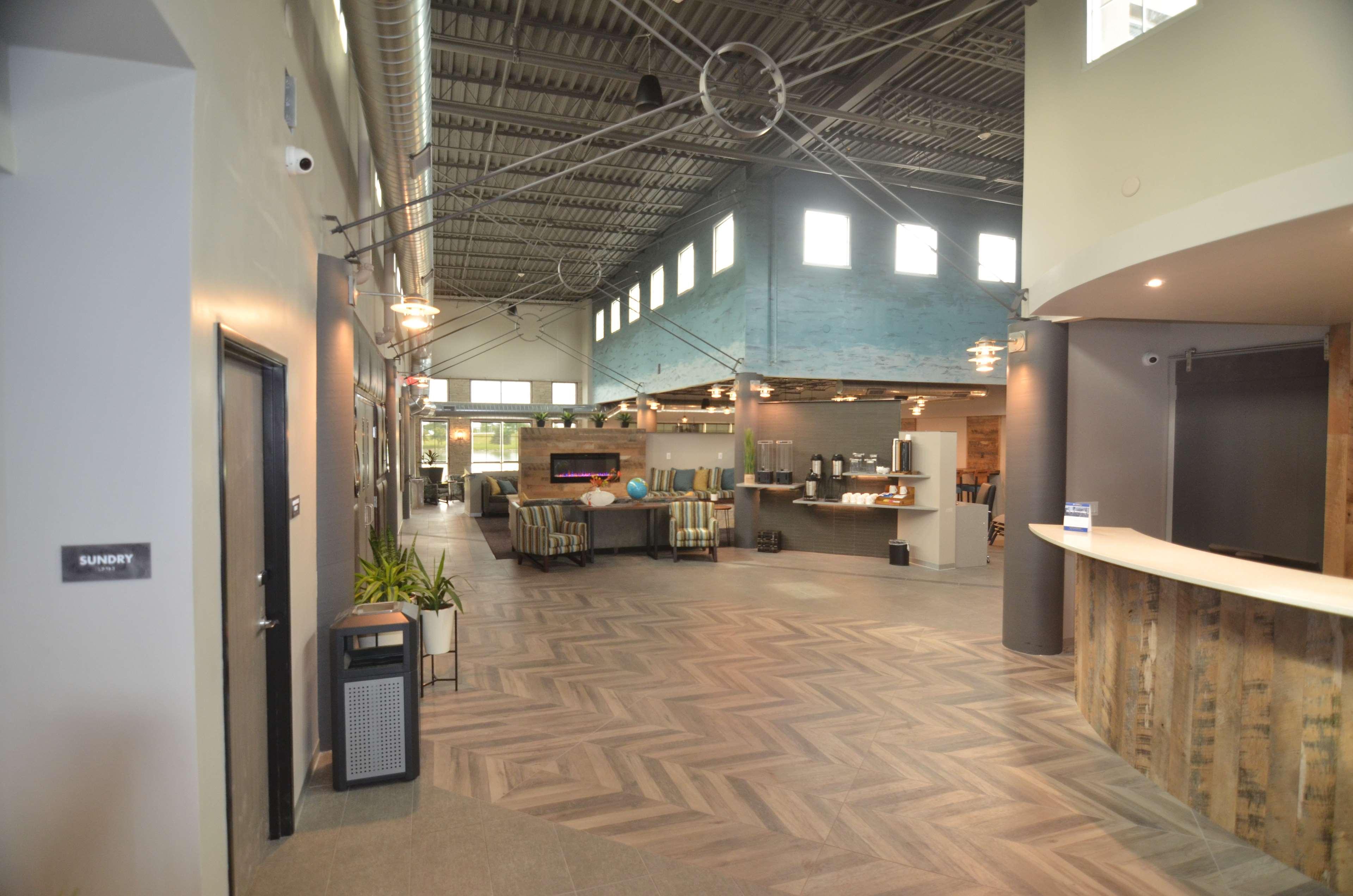 Best Western Plus Okotoks Inn & Suites Экстерьер фото