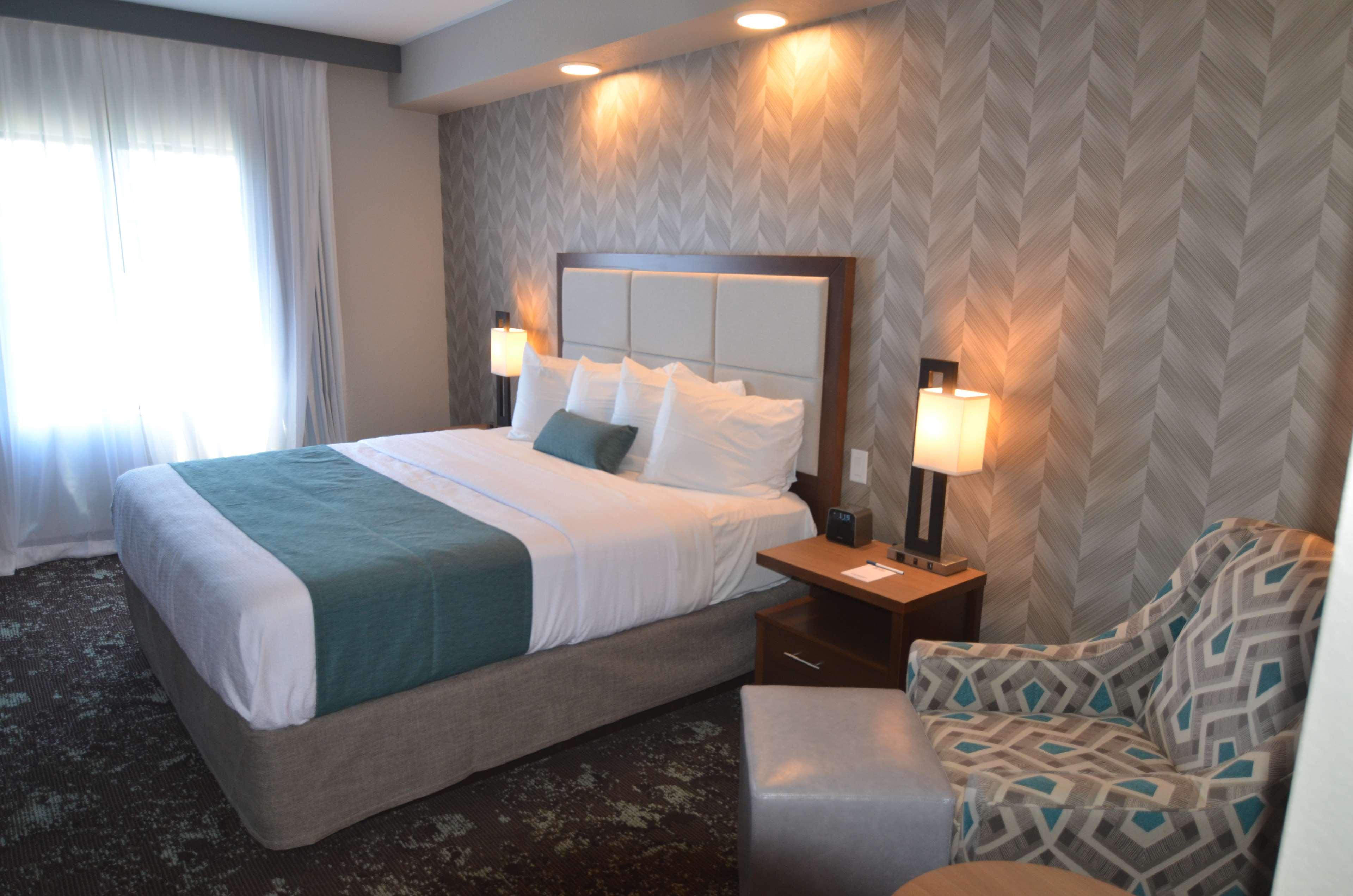 Best Western Plus Okotoks Inn & Suites Экстерьер фото