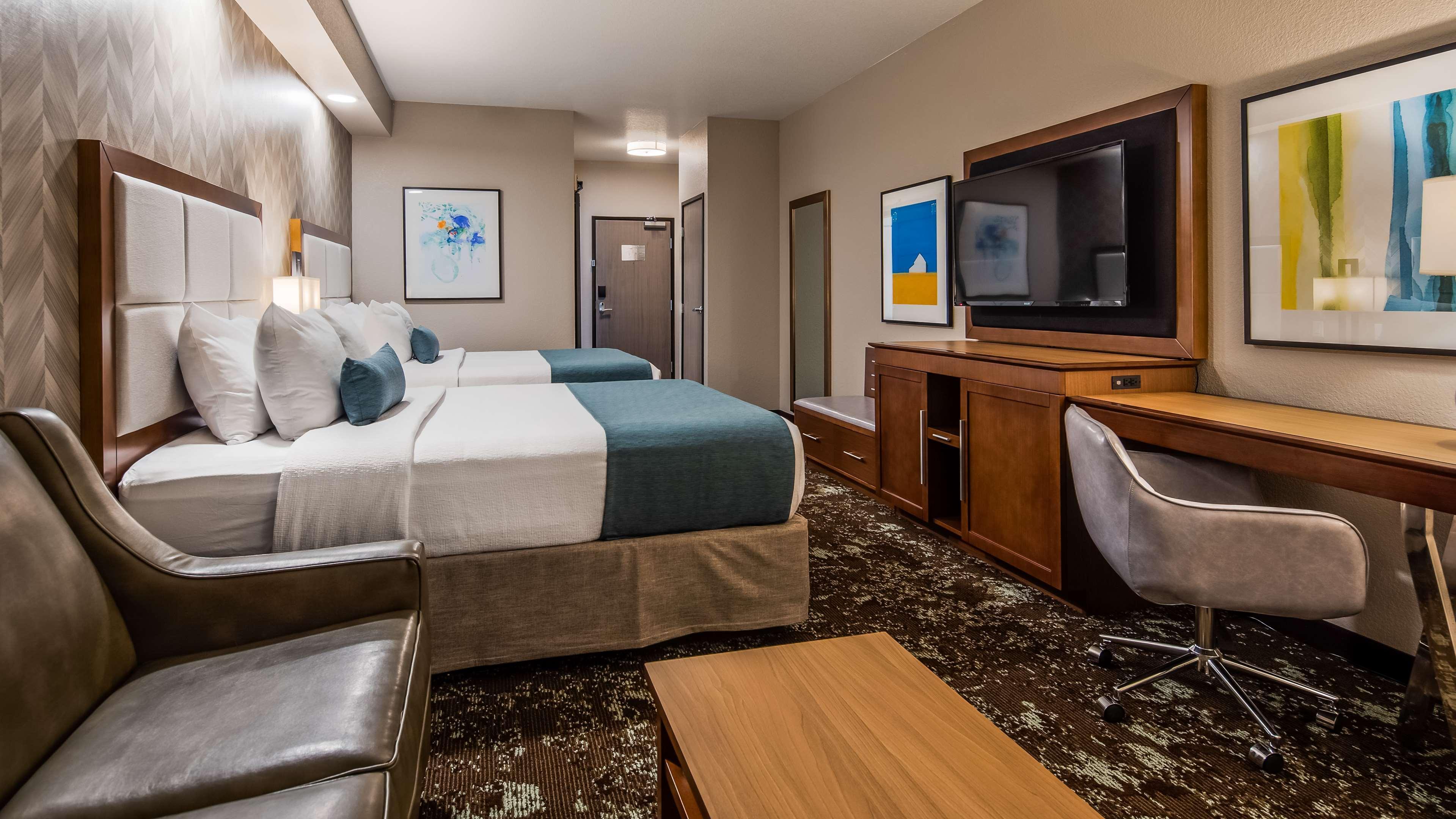 Best Western Plus Okotoks Inn & Suites Экстерьер фото