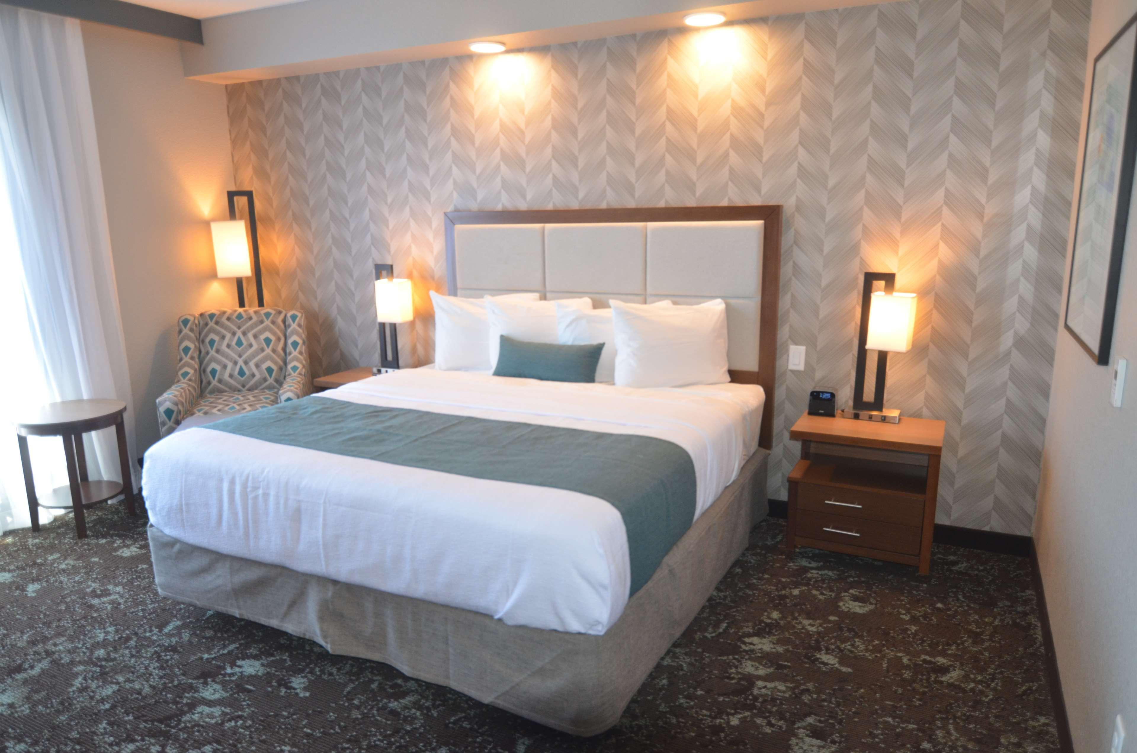 Best Western Plus Okotoks Inn & Suites Экстерьер фото