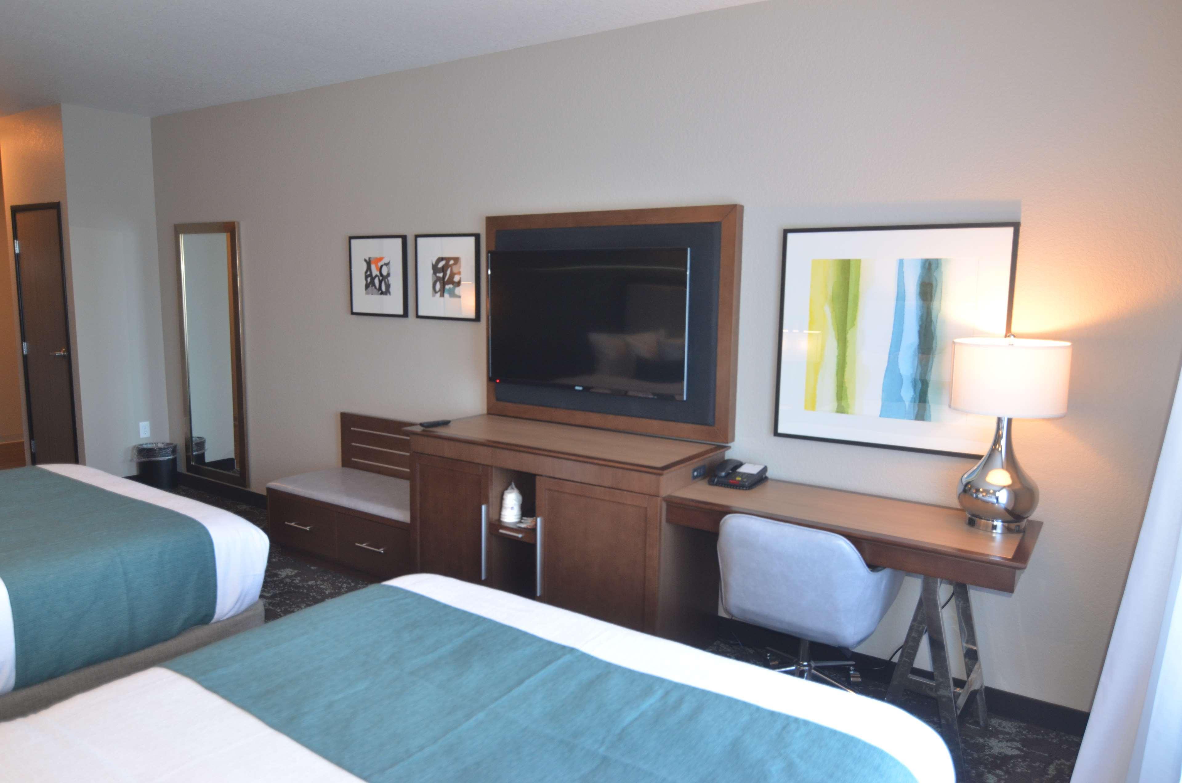 Best Western Plus Okotoks Inn & Suites Экстерьер фото